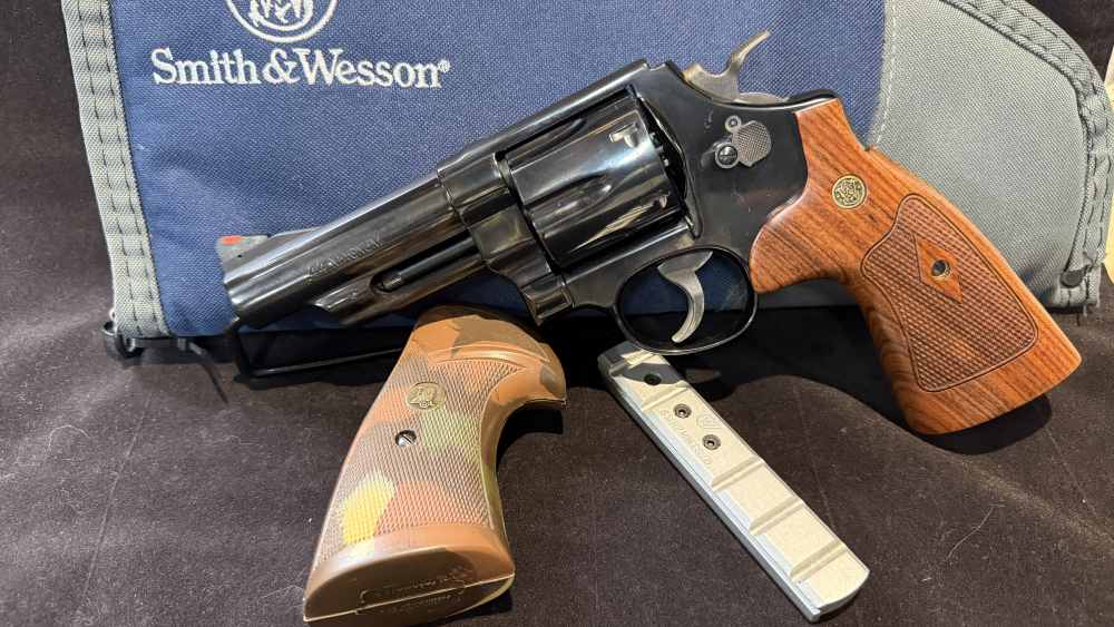 Smith & Wesson Model 29-10 Classic .44 Magnum 4in Revolver Extras-img-2