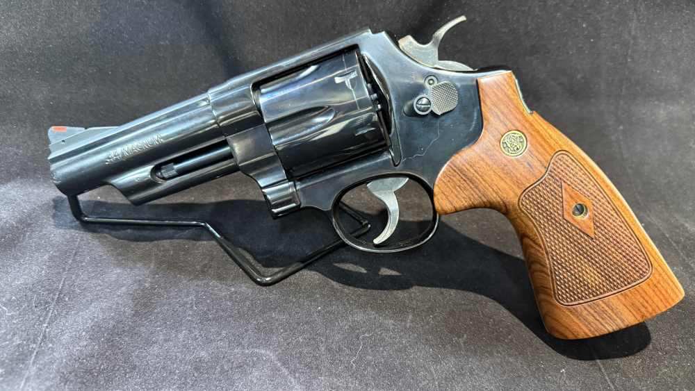 Smith & Wesson Model 29-10 Classic .44 Magnum 4in Revolver Extras-img-0