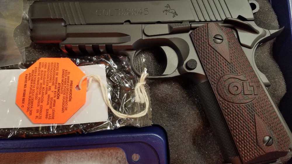 COLT CUSTOM SHOP 45 ACP COMMAMDER SPECIALCOMBAT RAIL GUN, NIB-img-3