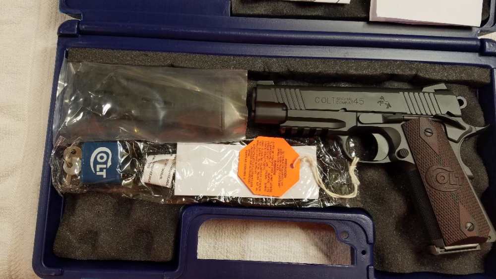 COLT CUSTOM SHOP 45 ACP COMMAMDER SPECIALCOMBAT RAIL GUN, NIB-img-0