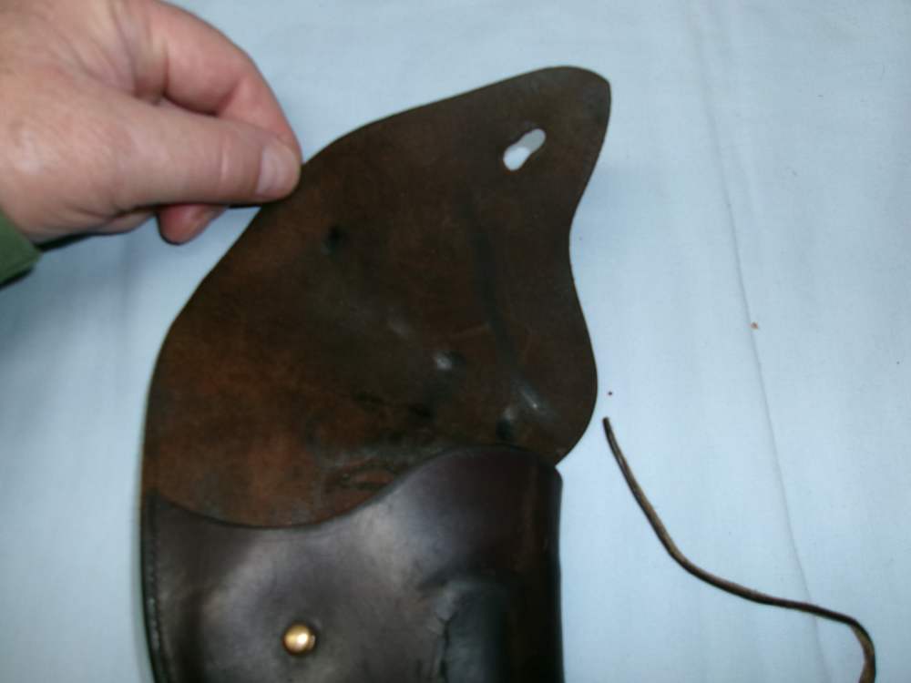 VINTAGE LEATHER HOLSTER W/ FLAP-img-1