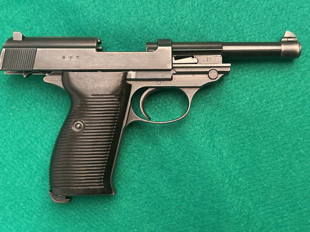 Walther P38 ac/42 German WWII Military Very Fine All Original Bring Back-img-10