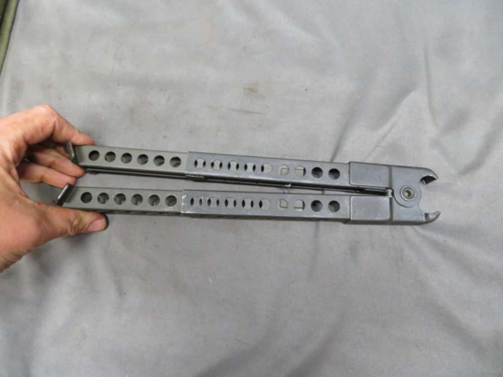 VIETNAM WAR US MILITARY STONER 63 MACHINE GUN BIPOD W/ CASE-img-1