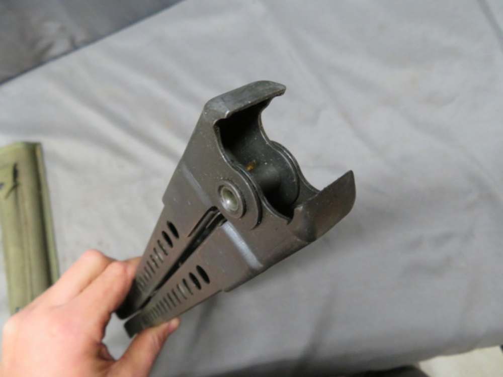 VIETNAM WAR US MILITARY STONER 63 MACHINE GUN BIPOD W/ CASE-img-6