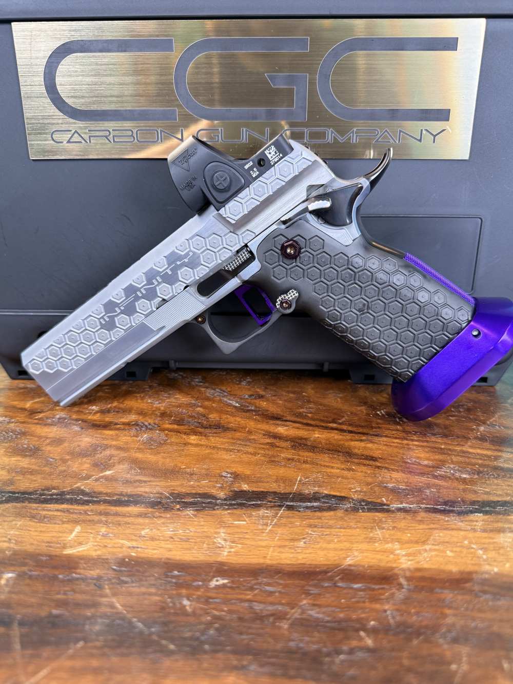 SVI Infinity "BEES ON PARADE" 5" Ported 9mm w/ SRO-img-1
