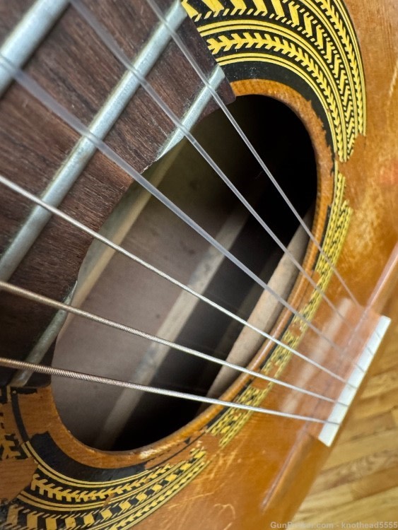 GIBSON CLASSICAL GUITAR FROM 1960'S IN ORIGINAL CONDITION!-img-10