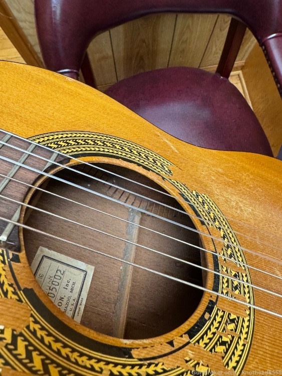 GIBSON CLASSICAL GUITAR FROM 1960'S IN ORIGINAL CONDITION!-img-5