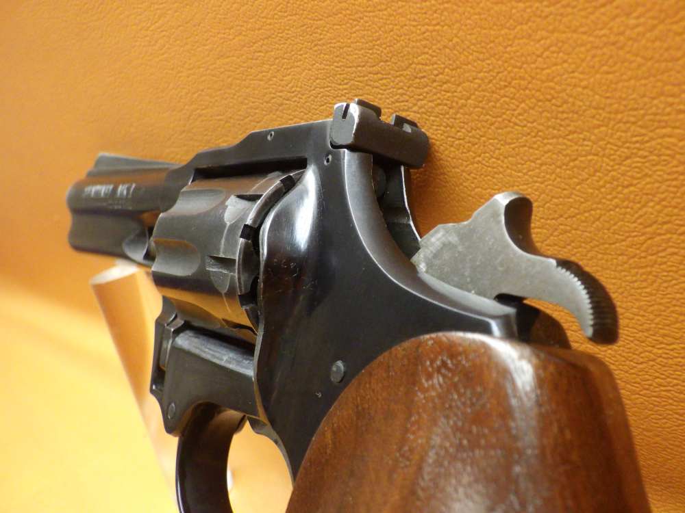 High Standard Sentinel Mark I .22 LR 4" Bbl 9-Shot Spare Grips & Holster -img-11