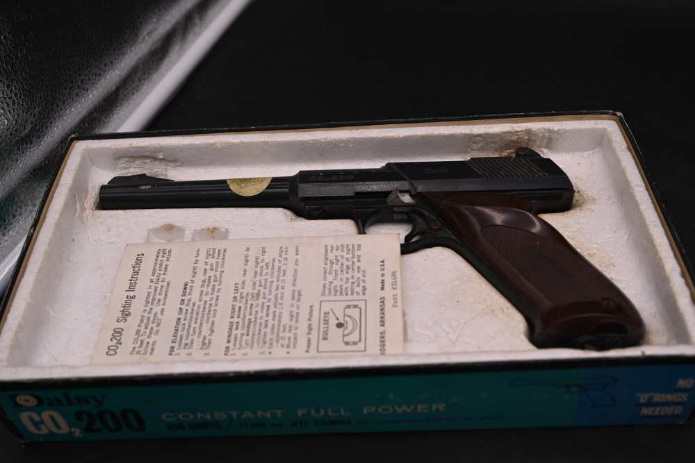 3 Vintage Air Pistol Lot – S&W 4506 Daisy CO2 200 Healthways Plainsman 175-img-22