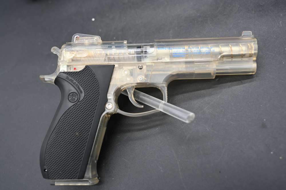 3 Vintage Air Pistol Lot – S&W 4506 Daisy CO2 200 Healthways Plainsman 175-img-1