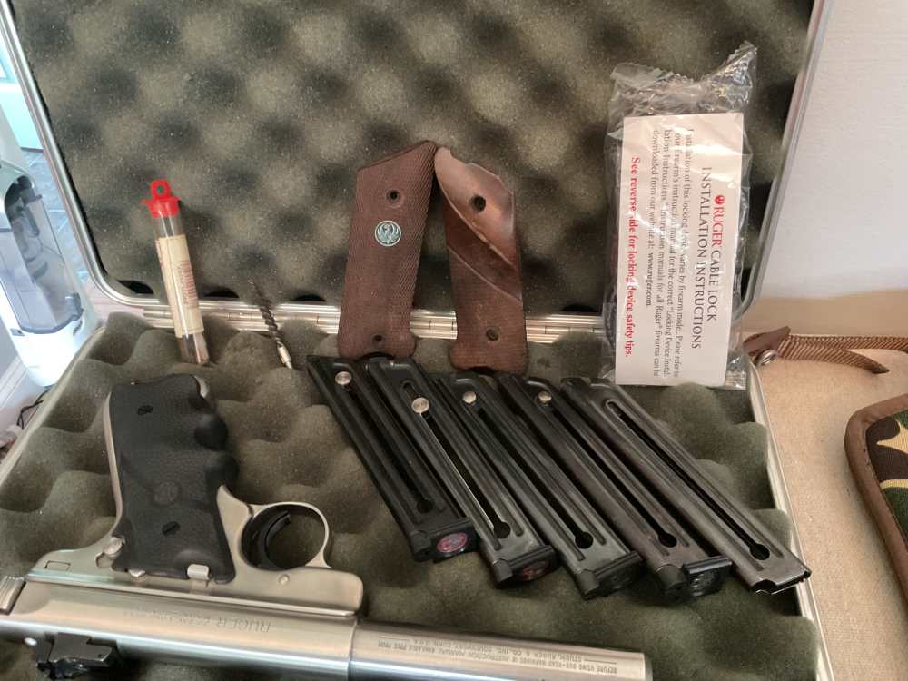 Ruger Mark II Semiautomatic Target (.22 cal. Long Rifle) Pistol w/Holster-img-3
