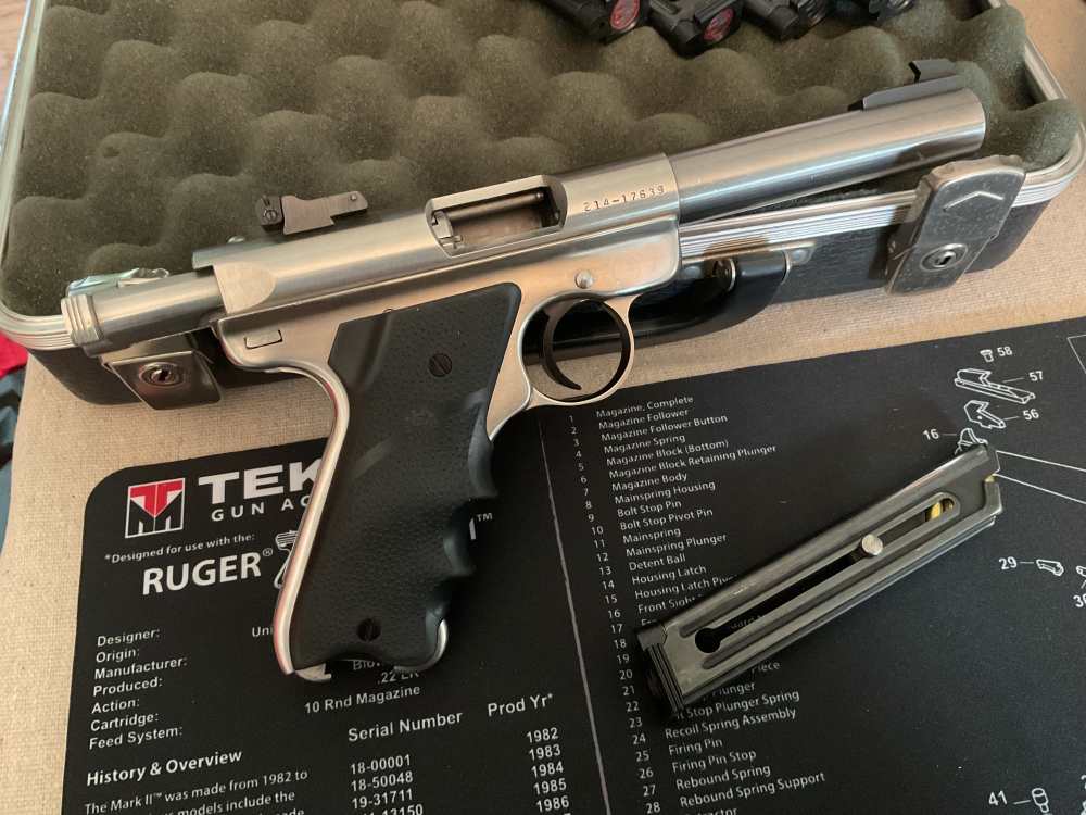 Ruger Mark II Semiautomatic Target (.22 cal. Long Rifle) Pistol w/Holster-img-0