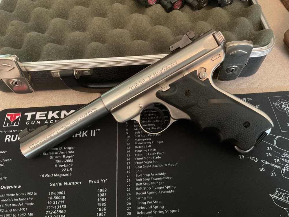 Ruger Mark II Semiautomatic Target (.22 cal. Long Rifle) Pistol w/Holster-img-1