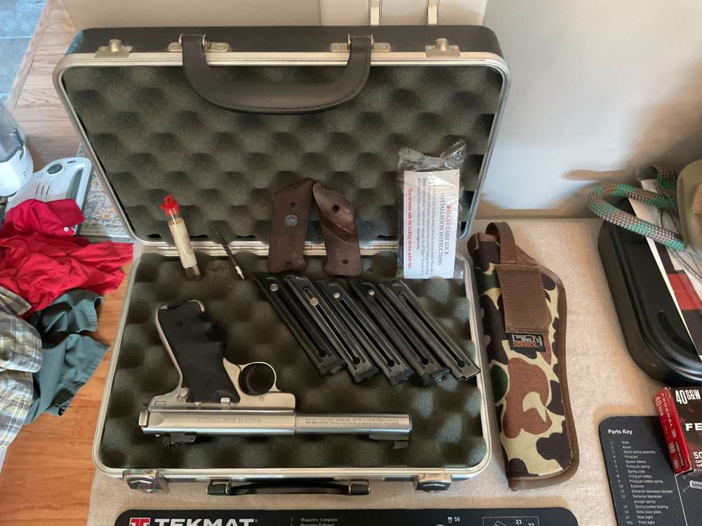 Ruger Mark II Semiautomatic Target (.22 cal. Long Rifle) Pistol w/Holster-img-6