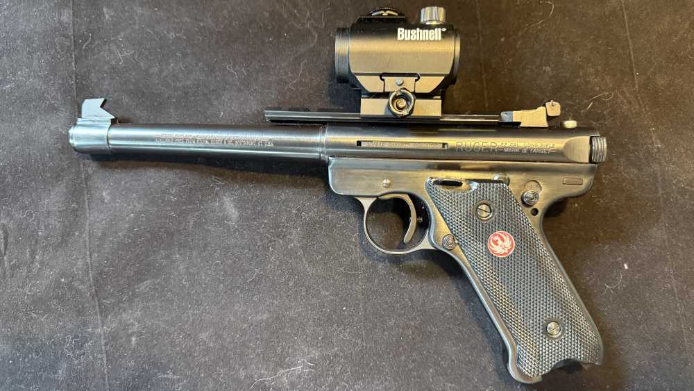 Ruger Mark III Target .22 LR Bull Barrel w/ Bushnell Red Dot, Rail, Case & -img-1