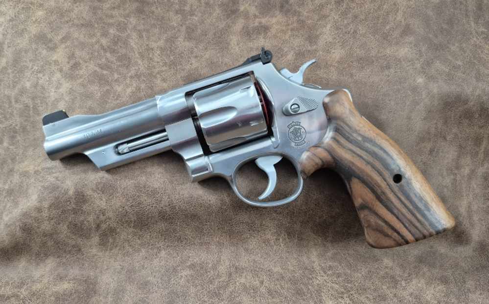 NIB SMITH & WESSON 610 MOUNTAIN GUN 10MM 4" CASE-img-0