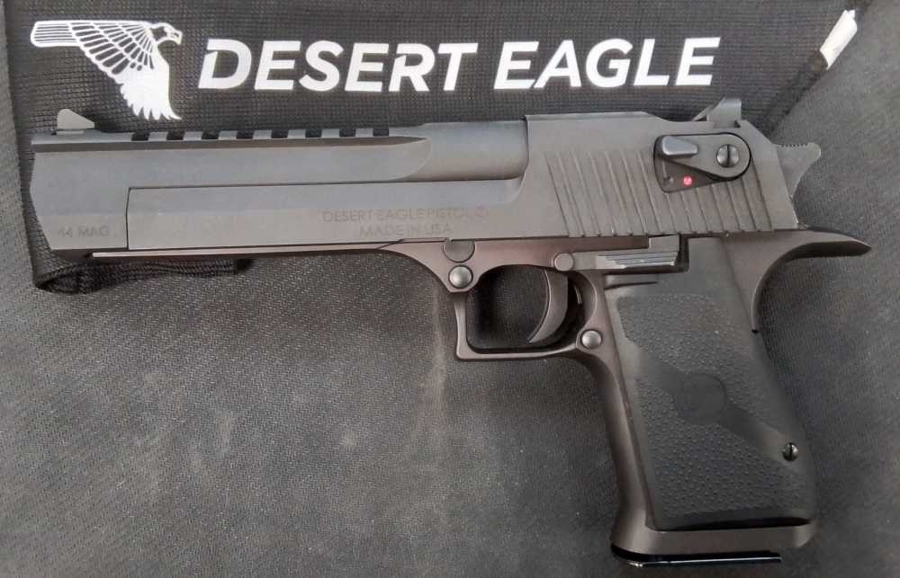 DESERT EAGLE 44MAG WITH ONE MAG AND BOX-img-0