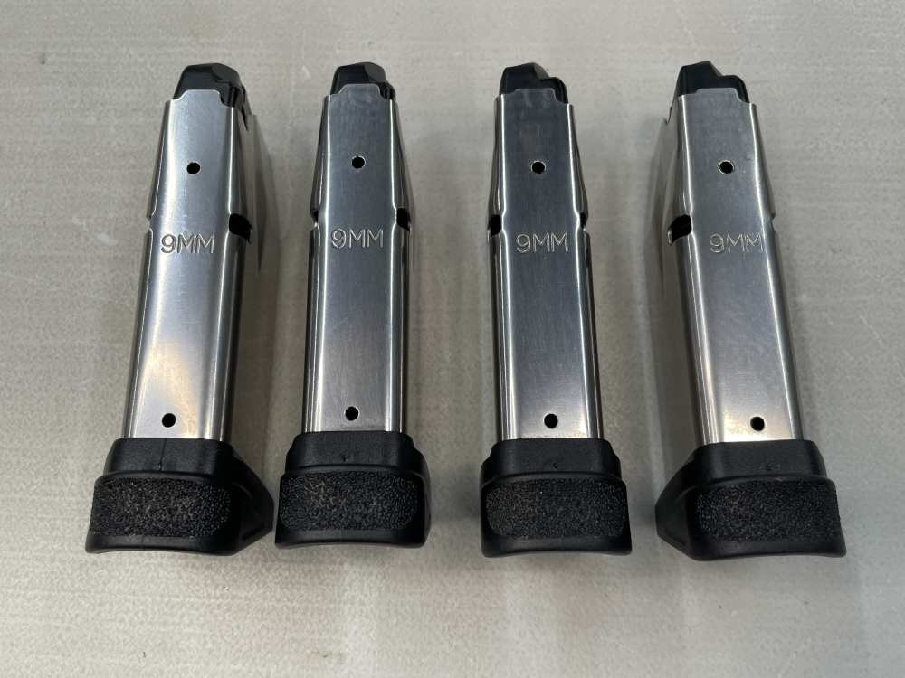 4 x Factory Springfield Armory Hellcat 11 round 9mm magazines w finger rest-img-1