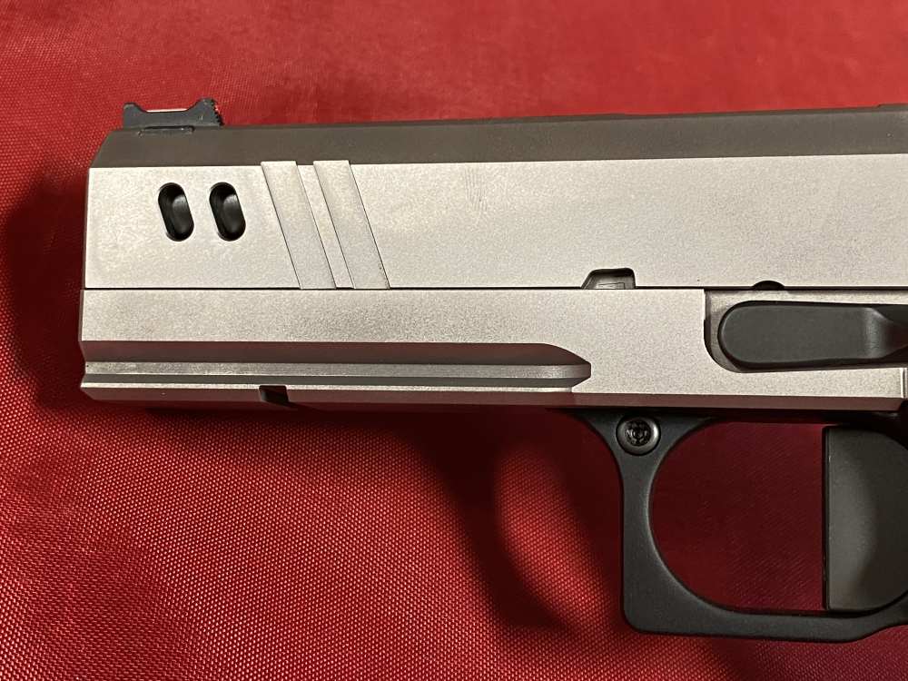 Nighthawk Custom BDS Commander 9mm IOS Aggressive Grip New In Box-img-8