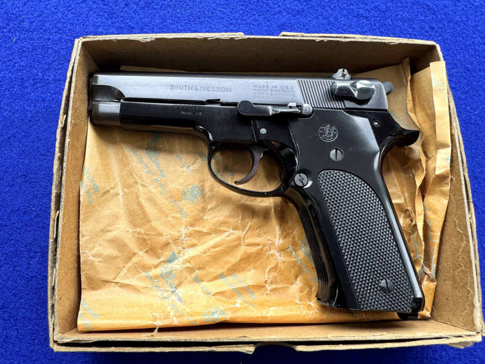 In Box Smith Wesson model 59 2nd Gen 9mm Pistol-img-1