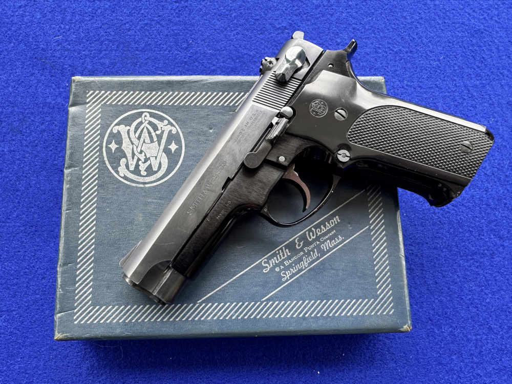 In Box Smith Wesson model 59 2nd Gen 9mm Pistol-img-28