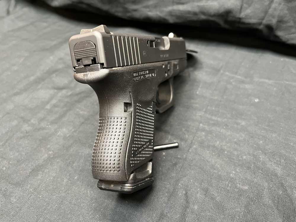 Glock 26 Gen 4 9mm 3.3" Night Sights Pistol -img-5