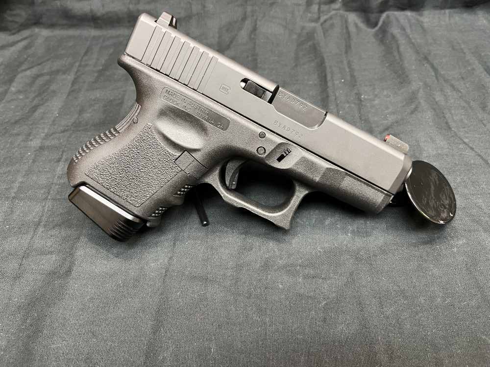 Glock 26 Gen 3 9mm 3.4" Pistol Night Sights G26 Factory Case-img-3
