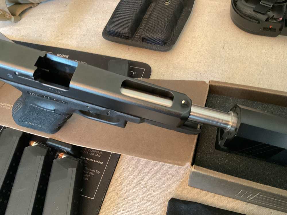 Glock G35 semiautomatic pistol with holster & carry bag-img-21