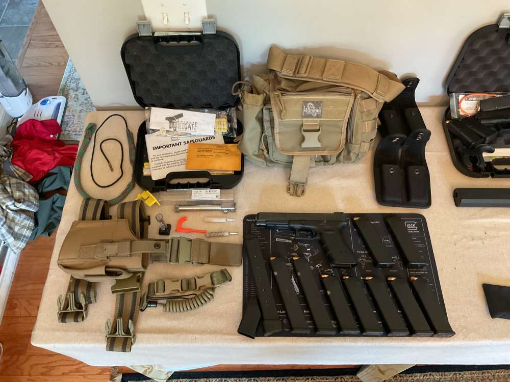 Glock G35 semiautomatic pistol with holster & carry bag-img-1