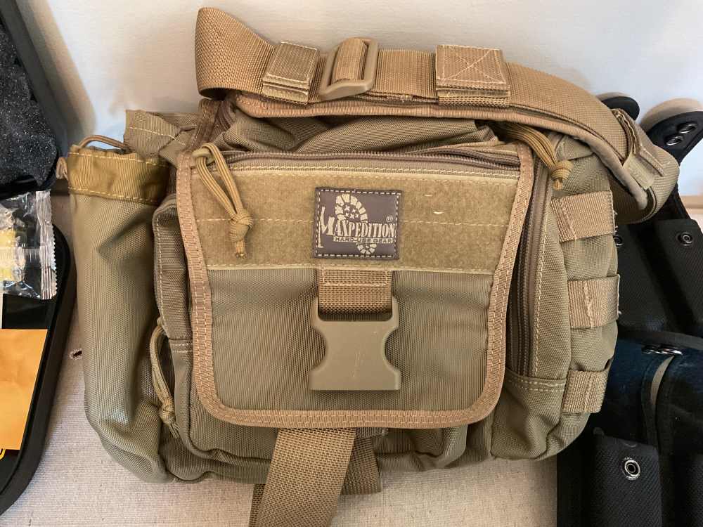 Glock G35 semiautomatic pistol with holster & carry bag-img-12