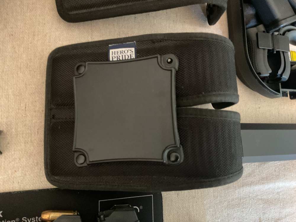 Glock G35 semiautomatic pistol with holster & carry bag-img-15