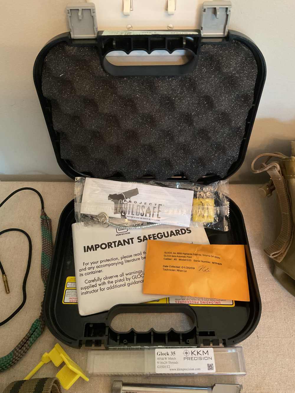 Glock G35 semiautomatic pistol with holster & carry bag-img-2