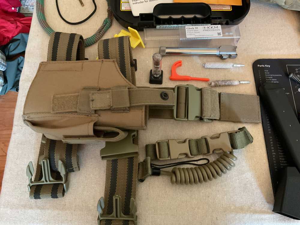 Glock G35 semiautomatic pistol with holster & carry bag-img-11