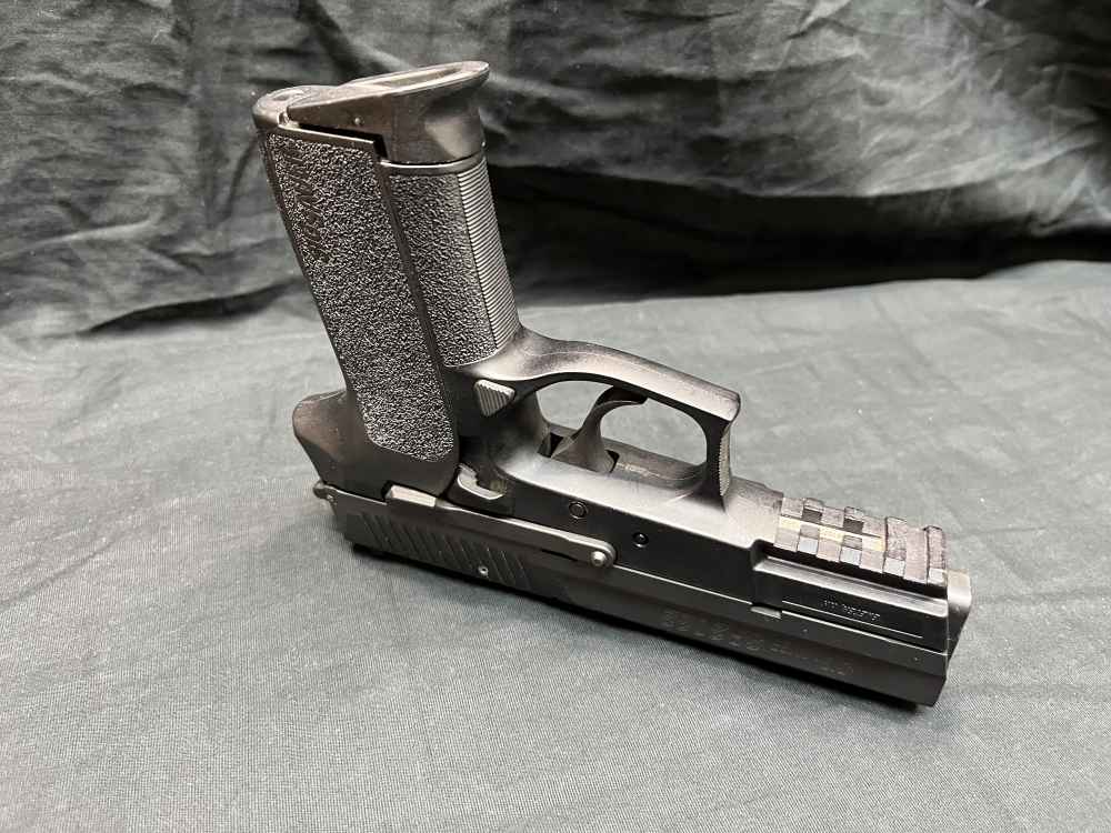 Sig Sauer SP2022 9mm 3.75" Pistol -img-10