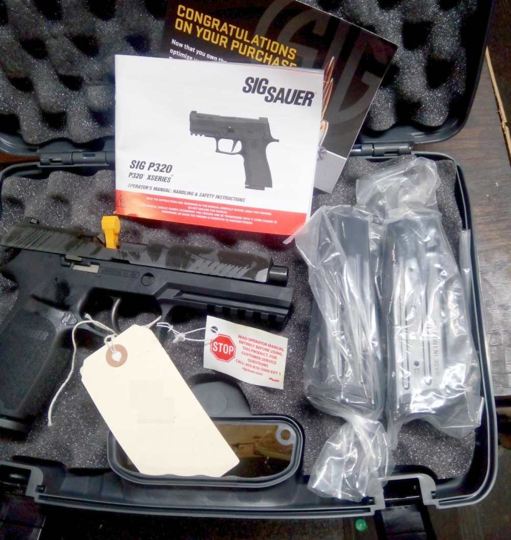 SIG 320F 9MM new in case w 3 mags/night sights!-img-0