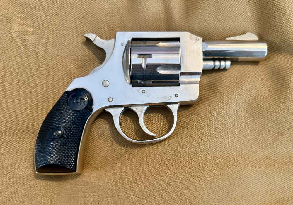 H&R Model 733 Revolver. .32 SW. 1971 mfg. C&R. With holster and lock. -img-1