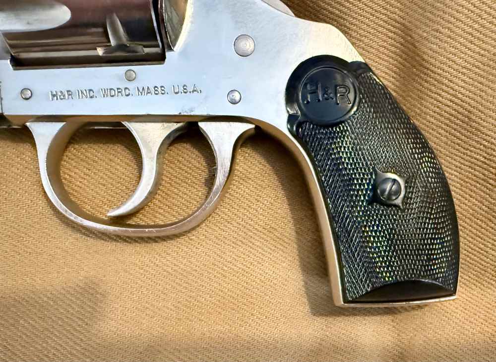 H&R Model 733 Revolver. .32 SW. 1971 mfg. C&R. With holster and lock. -img-3