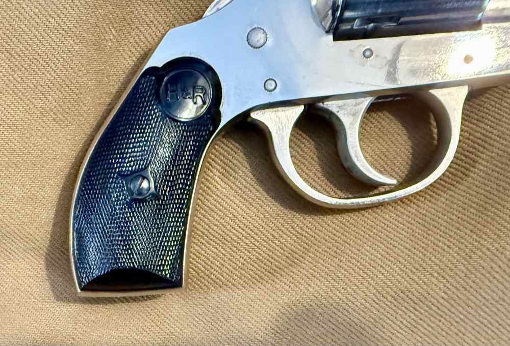H&R Model 733 Revolver. .32 SW. 1971 mfg. C&R. With holster and lock. -img-4