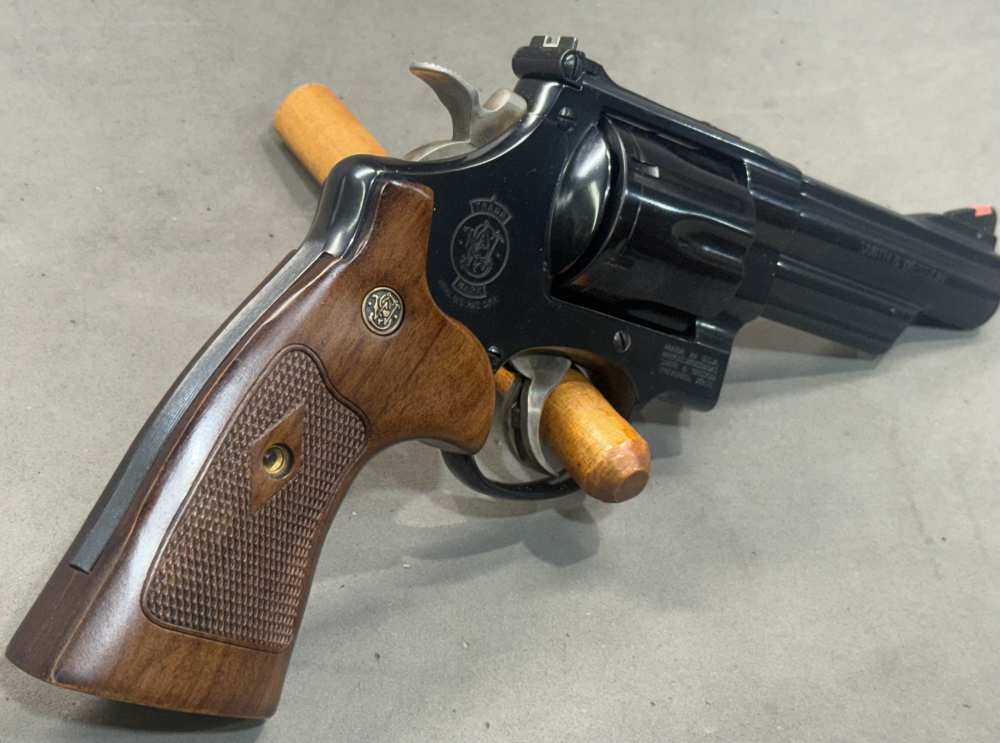 USED Smith & Wesson Model 29 4" 44 Mag Blued Finish Original Case-img-8