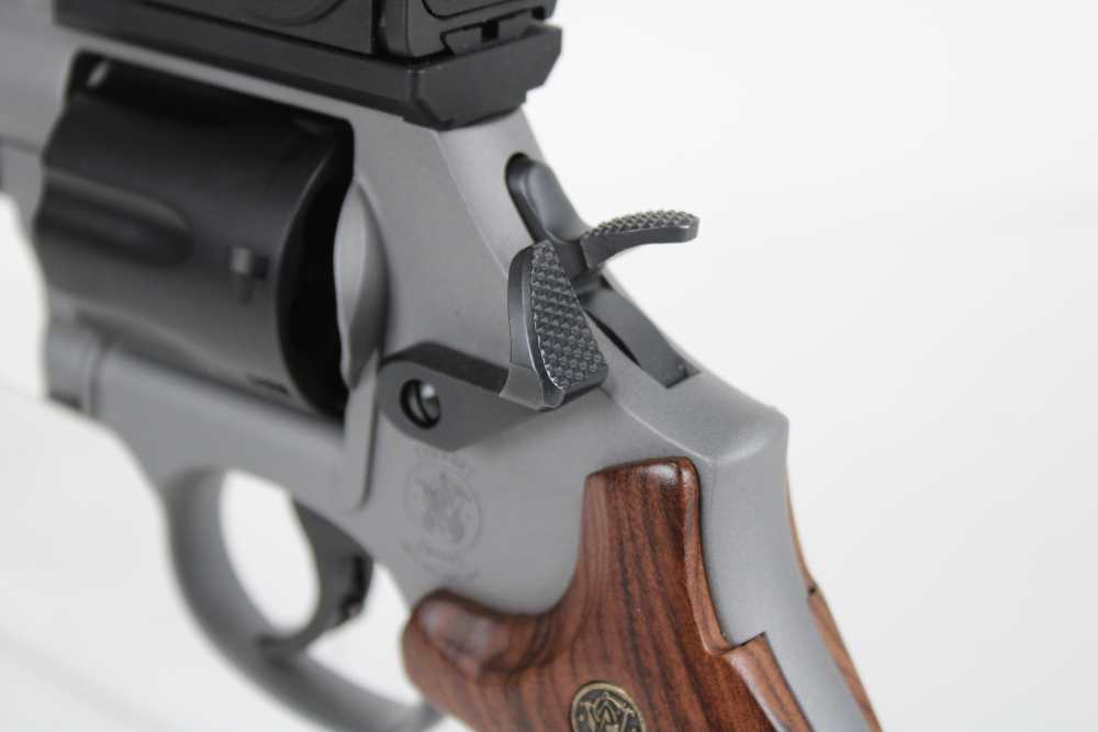 Smith & Wesson Spec Series R Model 686 Plus No Lock with Aimpoint Acro-img-10