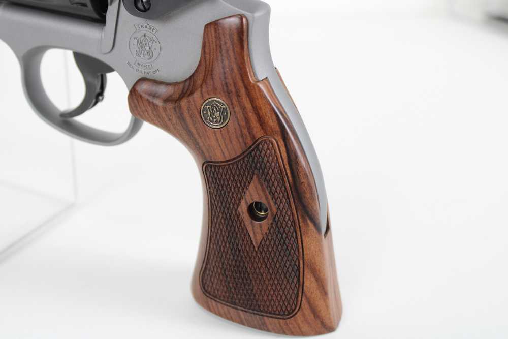 Smith & Wesson Spec Series R Model 686 Plus No Lock with Aimpoint Acro-img-11