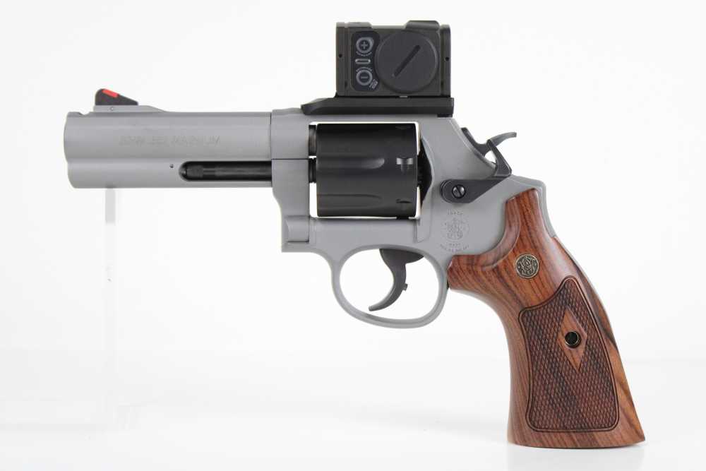 Smith & Wesson Spec Series R Model 686 Plus No Lock with Aimpoint Acro-img-3