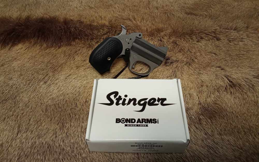 Brand New BOND ARMS Honey-B .22 Mag derringer -img-6