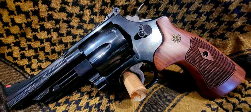 Smith & Wesson 29-10 .44 Mag Six Shot Nice Box 4 inch-img-0