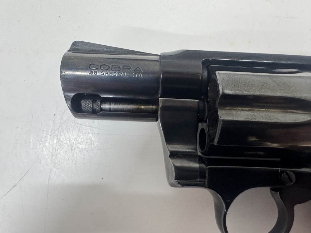 Colt Cobra D Frame with Original and Pachmayr. Grips-img-3