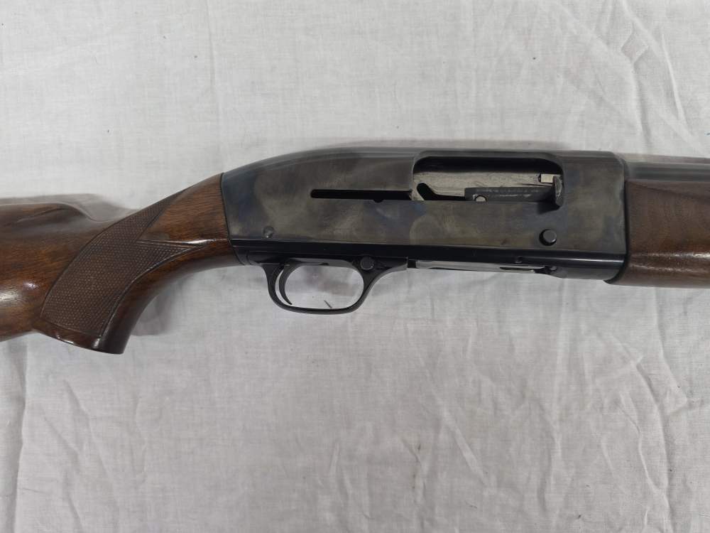 WINCHESTER MODEL 50 12 GUAGE SEMI AUTOMATIC SHOTGUN-img-3