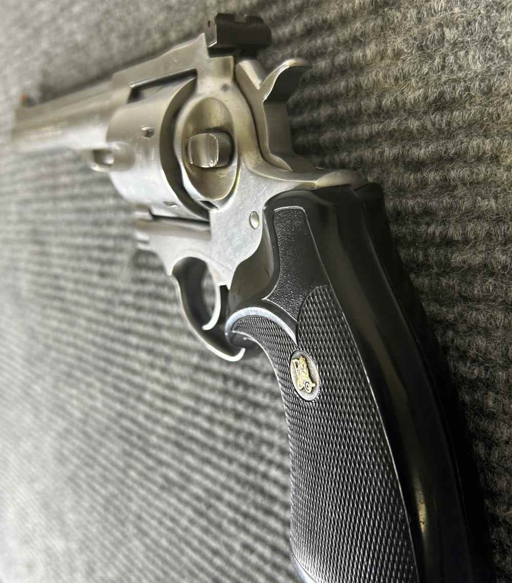 Ruger Redhawk Six-Shot Double Action Revolver w/ 9" Barrel - 44MAG-img-13
