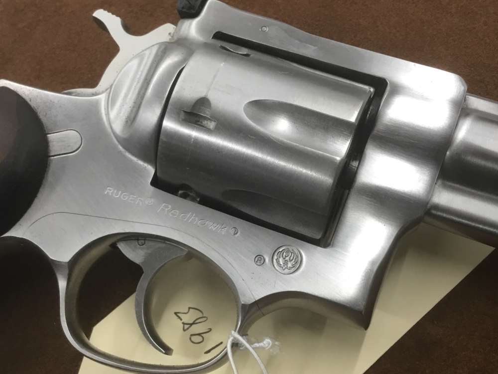 Ruger Redhawk - 44mag/7.5", SS - VG-EXC cond, og wood grips, barely used.-img-5