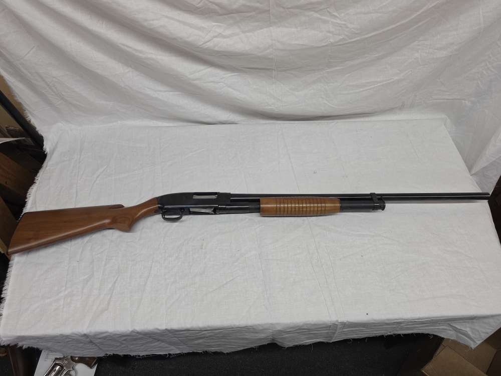 WINCHESTER MODEL 12 12 GUAGE PUMP ACTION SHOTGUN-img-0