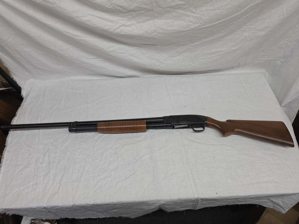 WINCHESTER MODEL 12 12 GUAGE PUMP ACTION SHOTGUN-img-1